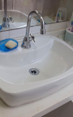 Apartamento para alugar com 60m², 2 quartos e 1 vagaDetalhe banheiro