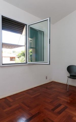 Casa à venda com 600m², 6 quartos e 6 vagas Casa à venda com 600m², 6 quartos e 6 vagasQuarto 3