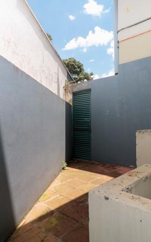 Casa à venda com 600m², 6 quartos e 6 vagas Casa à venda com 600m², 6 quartos e 6 vagasÁrea de serviço