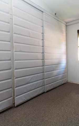 Casa à venda com 600m², 6 quartos e 6 vagas Casa à venda com 600m², 6 quartos e 6 vagasQuarto 1