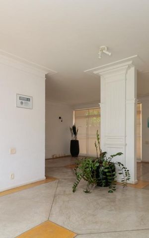 Casa à venda com 600m², 6 quartos e 6 vagas Casa à venda com 600m², 6 quartos e 6 vagasSala