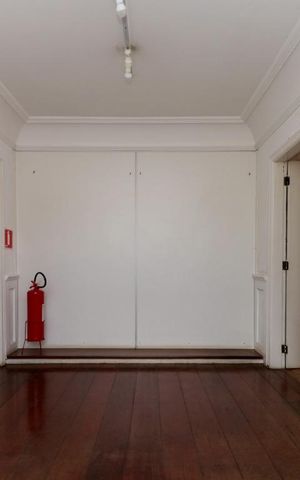 Casa à venda com 600m², 6 quartos e 6 vagas Casa à venda com 600m², 6 quartos e 6 vagasCopa
