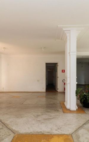Casa à venda com 600m², 6 quartos e 6 vagas Casa à venda com 600m², 6 quartos e 6 vagasSala