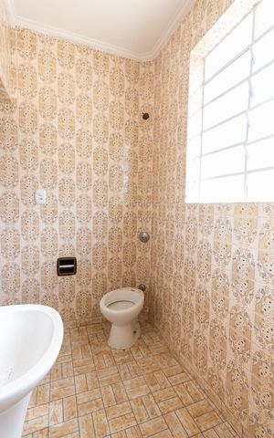 Casa à venda com 250m², 3 quartos e 4 vagas Casa à venda com 250m², 3 quartos e 4 vagasBanheiro 1