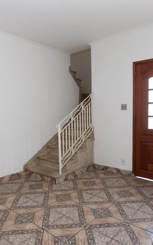 Casa à venda com 250m², 3 quartos e 4 vagas Casa à venda com 250m², 3 quartos e 4 vagasSala
