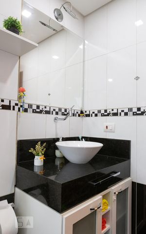Apartamento à venda com 57m², 2 quartos e 1 vaga Apartamento à venda com 57m², 2 quartos e 1 vagaBanheiro