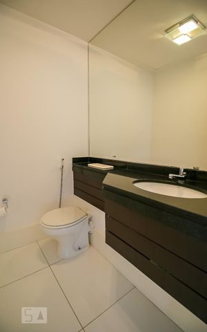 Apartamento para alugar com 218m², 3 quartos e 4 vagas Apartamento para alugar com 218m², 3 quartos e 4 vagasLavabo
