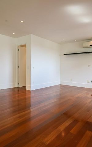 Apartamento para alugar com 218m², 3 quartos e 4 vagas Apartamento para alugar com 218m², 3 quartos e 4 vagasSala