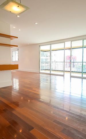 Apartamento para alugar com 218m², 3 quartos e 4 vagas Apartamento para alugar com 218m², 3 quartos e 4 vagasSala