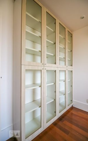 Apartamento para alugar com 218m², 3 quartos e 4 vagas Apartamento para alugar com 218m², 3 quartos e 4 vagasQuarto 1 - Armários