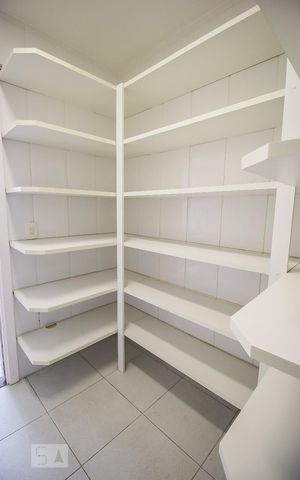 Apartamento para alugar com 218m², 3 quartos e 4 vagas Apartamento para alugar com 218m², 3 quartos e 4 vagasDespensa