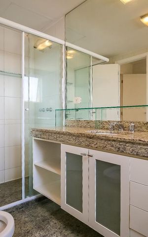 Apartamento para alugar com 218m², 3 quartos e 4 vagas Apartamento para alugar com 218m², 3 quartos e 4 vagasBanheiro da Suíte 2