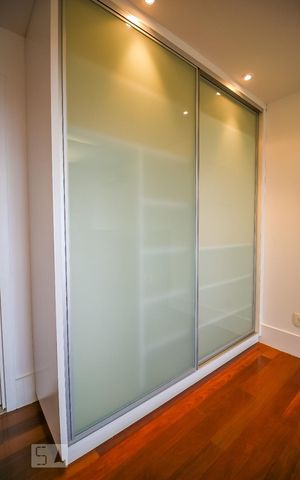 Apartamento para alugar com 218m², 3 quartos e 4 vagas Apartamento para alugar com 218m², 3 quartos e 4 vagasCloset da suíte 2