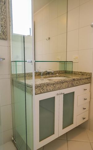 Apartamento para alugar com 218m², 3 quartos e 4 vagas Apartamento para alugar com 218m², 3 quartos e 4 vagasBanheiro da Suíte 1