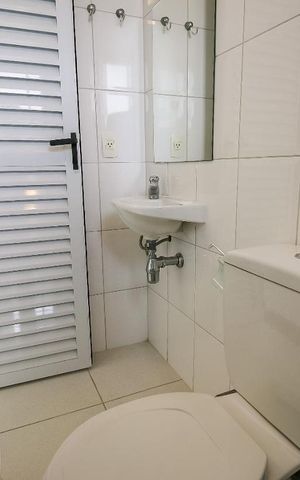 Apartamento para alugar com 218m², 3 quartos e 4 vagas Apartamento para alugar com 218m², 3 quartos e 4 vagasBanheiro de Serviço