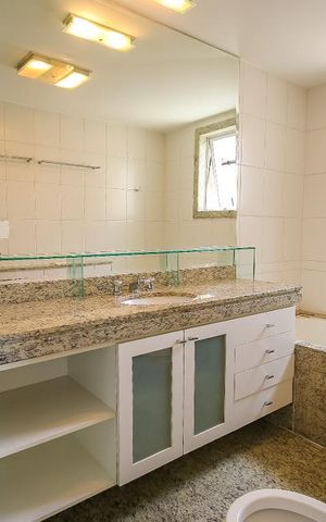 Apartamento para alugar com 218m², 3 quartos e 4 vagas Apartamento para alugar com 218m², 3 quartos e 4 vagasBanheiro da Suíte 2