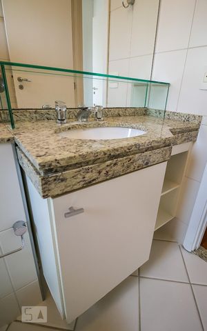 Apartamento para alugar com 218m², 3 quartos e 4 vagas Apartamento para alugar com 218m², 3 quartos e 4 vagasBanheiro Social
