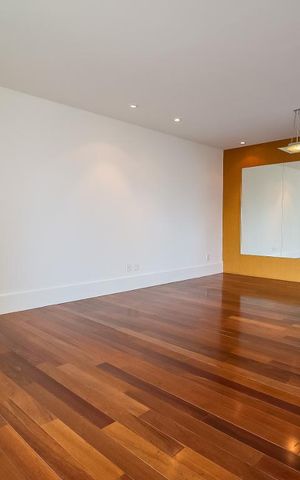 Apartamento para alugar com 218m², 3 quartos e 4 vagas Apartamento para alugar com 218m², 3 quartos e 4 vagasSala