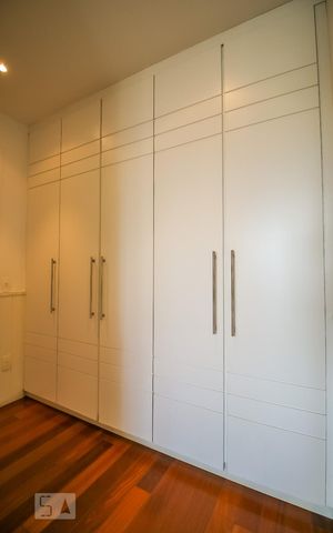 Apartamento para alugar com 218m², 3 quartos e 4 vagas Apartamento para alugar com 218m², 3 quartos e 4 vagasCloset da suíte 1