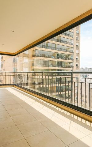 Apartamento para alugar com 218m², 3 quartos e 4 vagas Apartamento para alugar com 218m², 3 quartos e 4 vagasVaranda da Sala