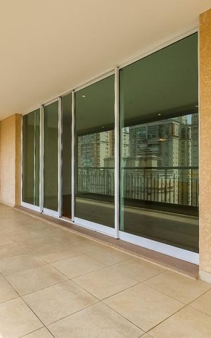 Apartamento para alugar com 218m², 3 quartos e 4 vagas Apartamento para alugar com 218m², 3 quartos e 4 vagasVaranda da Sala