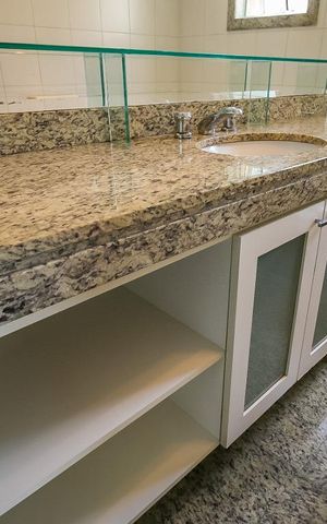 Apartamento para alugar com 218m², 3 quartos e 4 vagas Apartamento para alugar com 218m², 3 quartos e 4 vagasBanheiro da Suíte 2