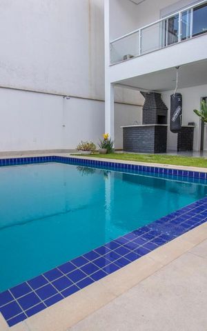 Casa à venda com 480m², 3 quartos e 2 vagas Casa à venda com 480m², 3 quartos e 2 vagasÁrea Externa Piscina