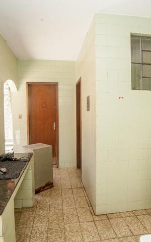 Casa à venda com 320m², 4 quartos e 4 vagas Casa à venda com 320m², 4 quartos e 4 vagasÁrea de Serviço