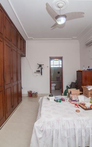 Casa à venda com 320m², 4 quartos e 4 vagas Casa à venda com 320m², 4 quartos e 4 vagasSuíte 2