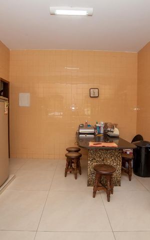 Casa à venda com 320m², 4 quartos e 4 vagas Casa à venda com 320m², 4 quartos e 4 vagasCozinha