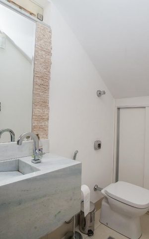 Casa à venda com 320m², 4 quartos e 4 vagas Casa à venda com 320m², 4 quartos e 4 vagasLavabo