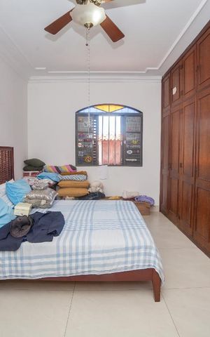 Casa à venda com 320m², 4 quartos e 4 vagas Casa à venda com 320m², 4 quartos e 4 vagasQuarto 1
