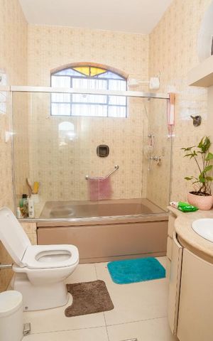 Casa à venda com 320m², 4 quartos e 4 vagas Casa à venda com 320m², 4 quartos e 4 vagasBanheiro da Suíte 2