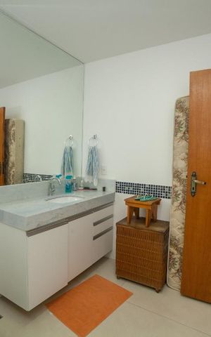 Casa à venda com 320m², 4 quartos e 4 vagas Casa à venda com 320m², 4 quartos e 4 vagasBanheiro da Suíte 1
