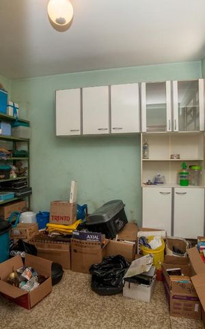 Casa à venda com 320m², 4 quartos e 4 vagas Casa à venda com 320m², 4 quartos e 4 vagasDepósito