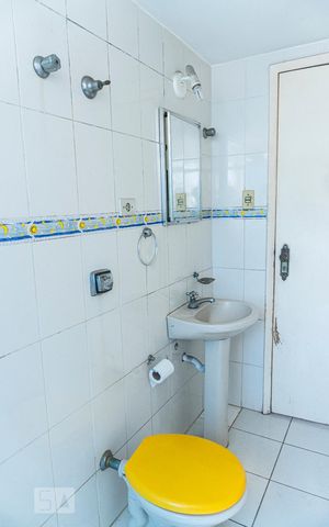 Apartamento à venda com 120m², 3 quartos e 2 vagas Apartamento à venda com 120m², 3 quartos e 2 vagasBanheiro