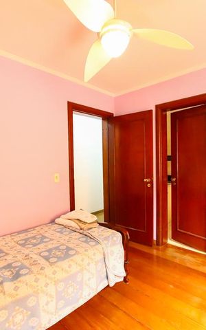 Casa à venda com 400m², 5 quartos e 4 vagas Casa à venda com 400m², 5 quartos e 4 vagasSuite 2