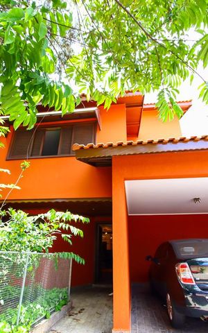 Casa à venda com 400m², 5 quartos e 4 vagas Casa à venda com 400m², 5 quartos e 4 vagasGaragem