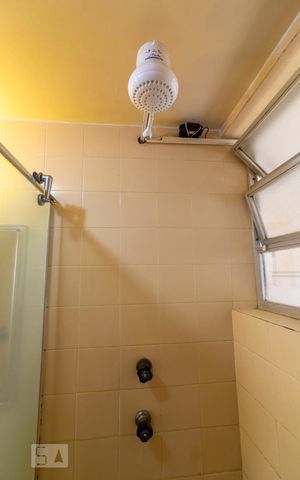 Apartamento à venda com 70m², 2 quartos e 1 vaga Apartamento à venda com 70m², 2 quartos e 1 vagaBanheiro