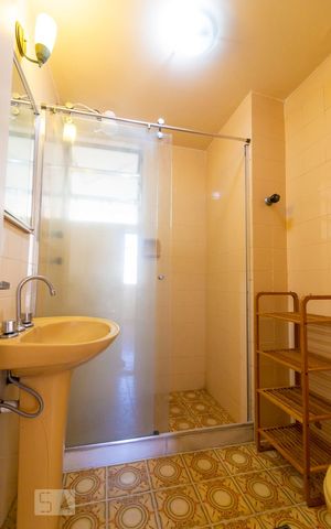 Apartamento à venda com 70m², 2 quartos e 1 vaga Apartamento à venda com 70m², 2 quartos e 1 vagaBanheiro