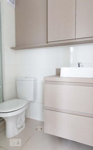 Apartamento à venda com 76m², 2 quartos e 1 vaga Apartamento à venda com 76m², 2 quartos e 1 vagaBanheiro
