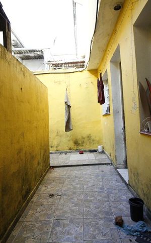 Casa à venda com 60m², 2 quartos e 1 vagalateral