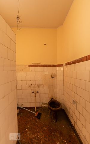 Casa para alugar com 200m², 2 quartos e 1 vaga Casa para alugar com 200m², 2 quartos e 1 vagaBanheiro Social