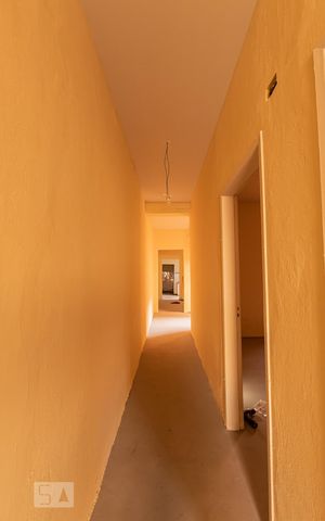 Casa para alugar com 200m², 2 quartos e 1 vaga Casa para alugar com 200m², 2 quartos e 1 vagaCorredor