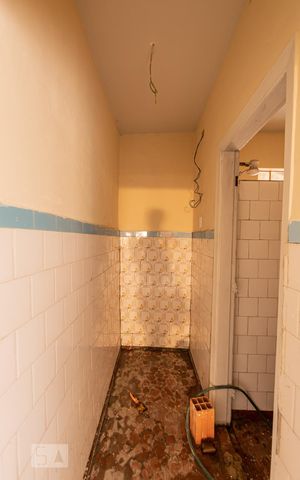 Casa para alugar com 200m², 2 quartos e 1 vaga Casa para alugar com 200m², 2 quartos e 1 vagaBanheiro Social