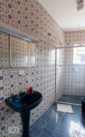 Casa à venda com 1200m², 4 quartos e 2 vagas Casa à venda com 1200m², 4 quartos e 2 vagasBanheiro