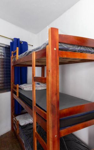 Casa à venda com 1200m², 4 quartos e 2 vagas Casa à venda com 1200m², 4 quartos e 2 vagasQuarto