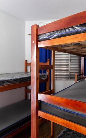 Casa à venda com 1200m², 4 quartos e 2 vagas Casa à venda com 1200m², 4 quartos e 2 vagasQuarto