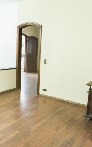 Casa à venda com 700m², 4 quartos e 5 vagas Casa à venda com 700m², 4 quartos e 5 vagasAnte sala superior