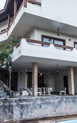 Casa à venda com 700m², 4 quartos e 5 vagas Casa à venda com 700m², 4 quartos e 5 vagasFachada Fundo